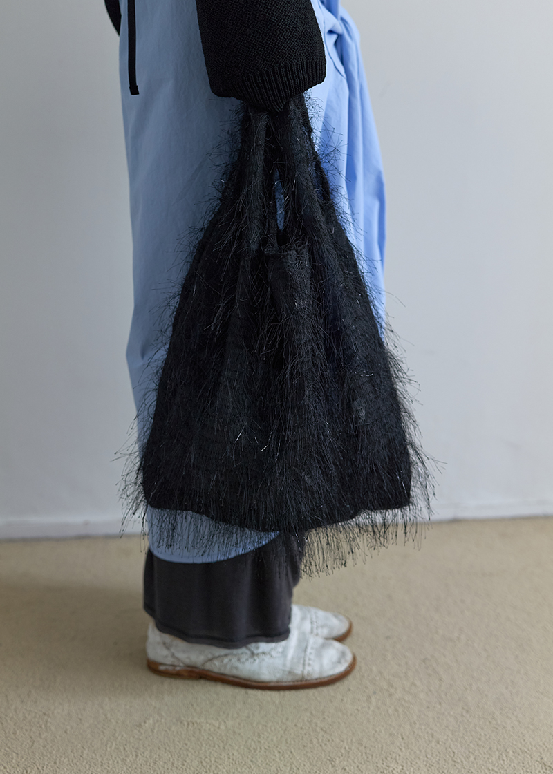 HAIRY FABRIC TOTE BAG IN BLACK